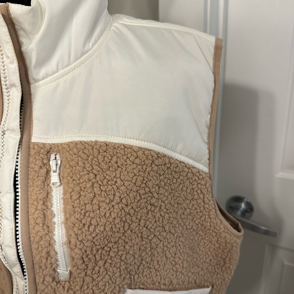 Old Navy Cream and Tan Vest - Picture 4 of 6